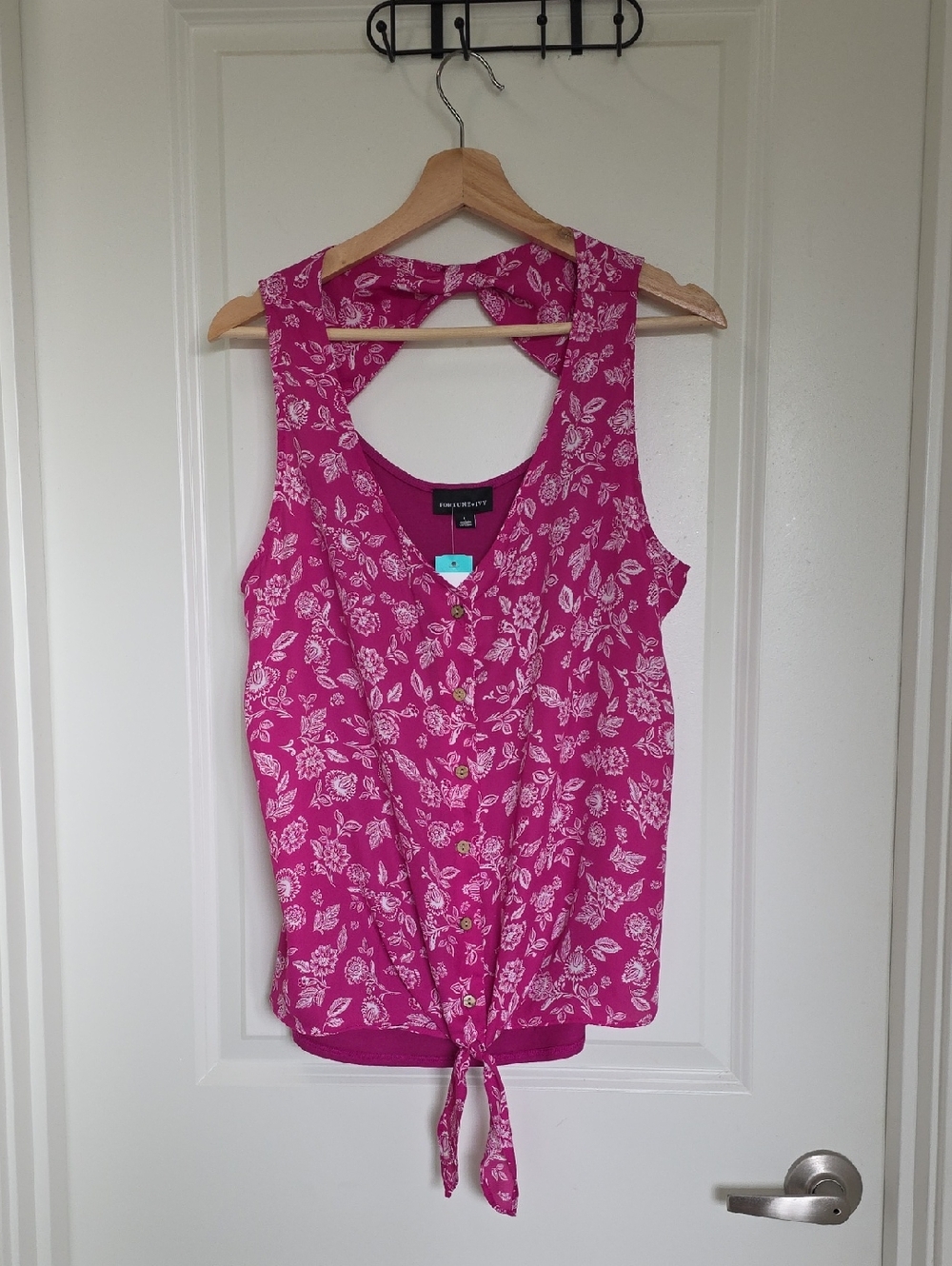 Avayah Back Detail Mixed Material Blouse In Fuchsia